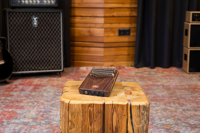 Kalimba électro Meinl, solid Pickup, noyer amrécain 17 notes - PKA17AW