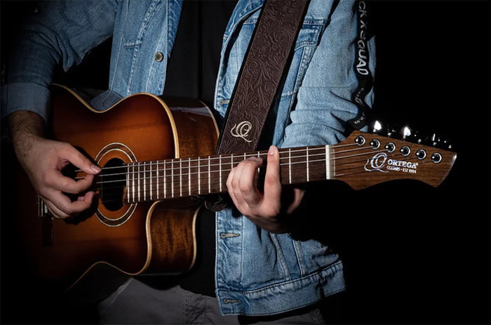 OSBY-2, courroie guitare, série Byzantine, face cuir, dos PVC (vegan), largeur 7 cm, longueur 145 cm, byzantine cocoa