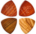 Set de 4 médiators en bois, triangle XL (1 x ovangkol, 1 x padouk, 1 x santal, 1 x bois de chacate), épaisseur 2.0 mm