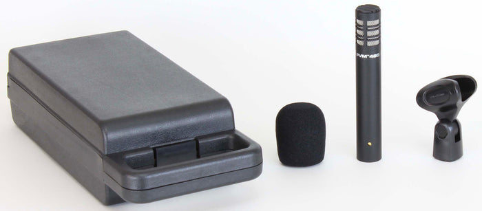 Microphone super-cardioïde, alimentation fantôme requise, pince micro, bonnette anti-vent et valise inclus, noir