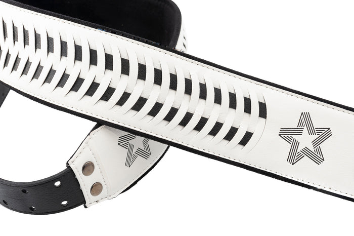 Courroie modèle PAUL TURNER SIGNATURE, extérieur synthétique, largeur 7 cm, longueur 95 à 150 cm, porte-médiators intégré, blanc