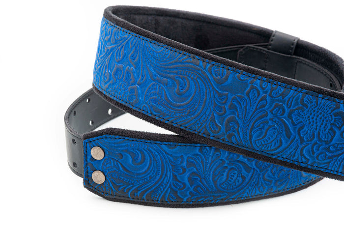 Courroie modèle SANDOKAN, extérieur synthétique et tissu, largeur 6 cm, longueur 100 à 145 cm, porte-médiators intégré, bleu